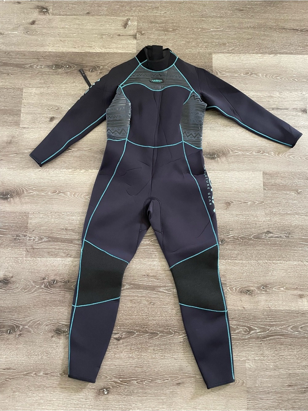 Akona Women’s Full Wetsuit size 13/14- Black with Teal Trim scuba diving jet ski